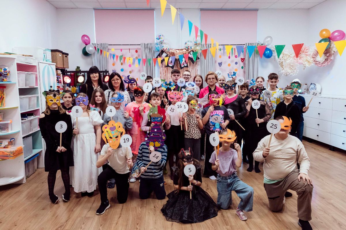 Zdjęcie: Świetlicowy Kolorowy Karnawał – Zabawa Pełna Radości i Kreatywności!