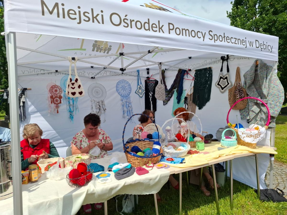 Zdjęcie: Dziergajmy razem- projekt pracowników socjalnych