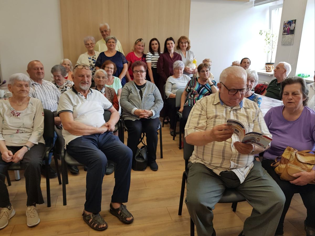 Zdjęcie: Projekt socjalny – “Zanim kupisz, zastanów się. Bezpieczne zakupy seniora” -spotkania z Powiatowym Rzecznikiem Praw Konsumenta