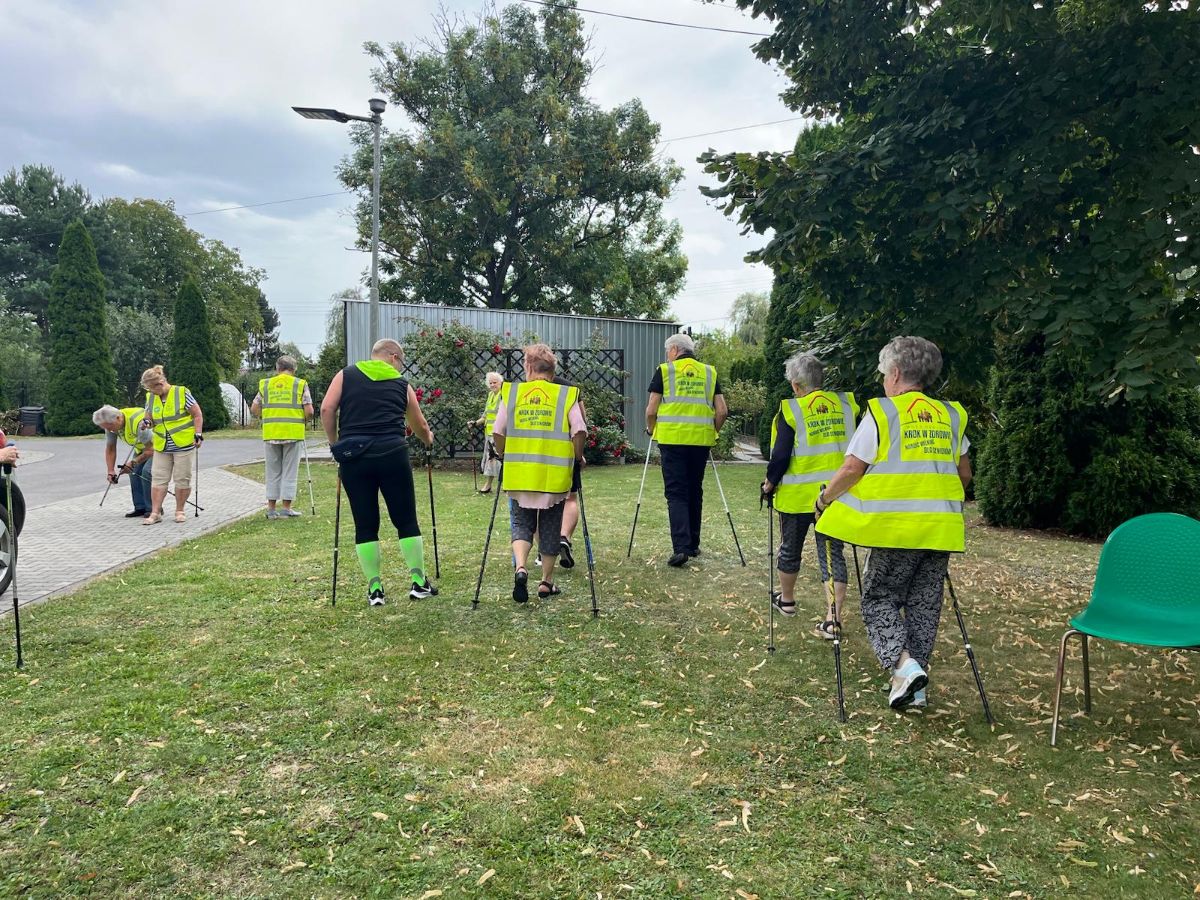 Zdjęcie: Projekt socjalny „Krok w zdrowie – nordic walking dla seniorów”