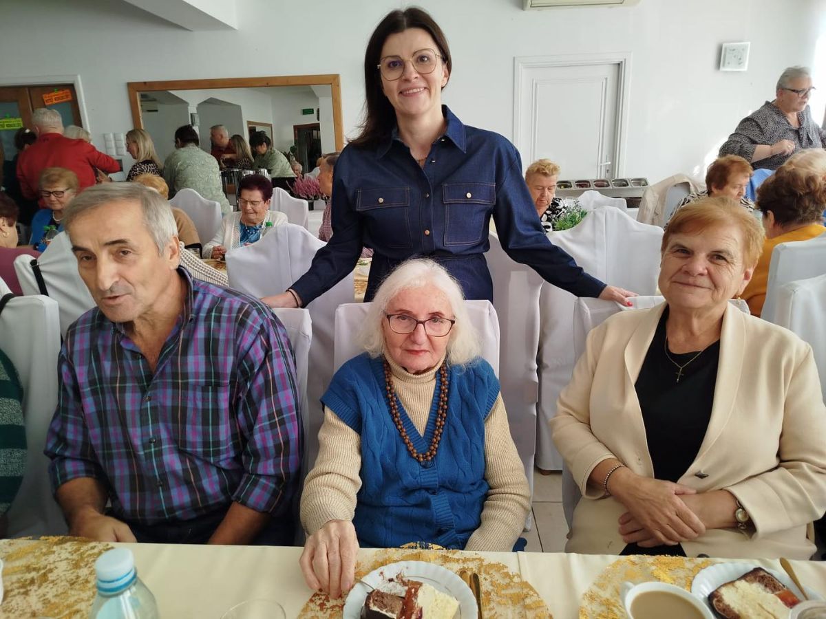 Zdjęcie: Seniorzy świętowali Międzynarodowy Dzień Osób Starszych przy wspólnym grillu