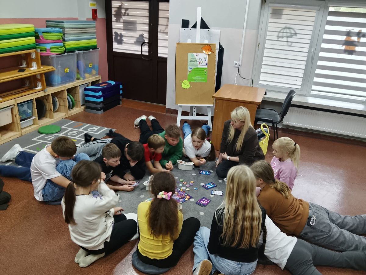 Zdjęcie: Zajęcia z psychologiem w ramach projektu „Poza Ekranem – Wsparcie dla Młodych w Świecie Realnym i Cyfrowym”