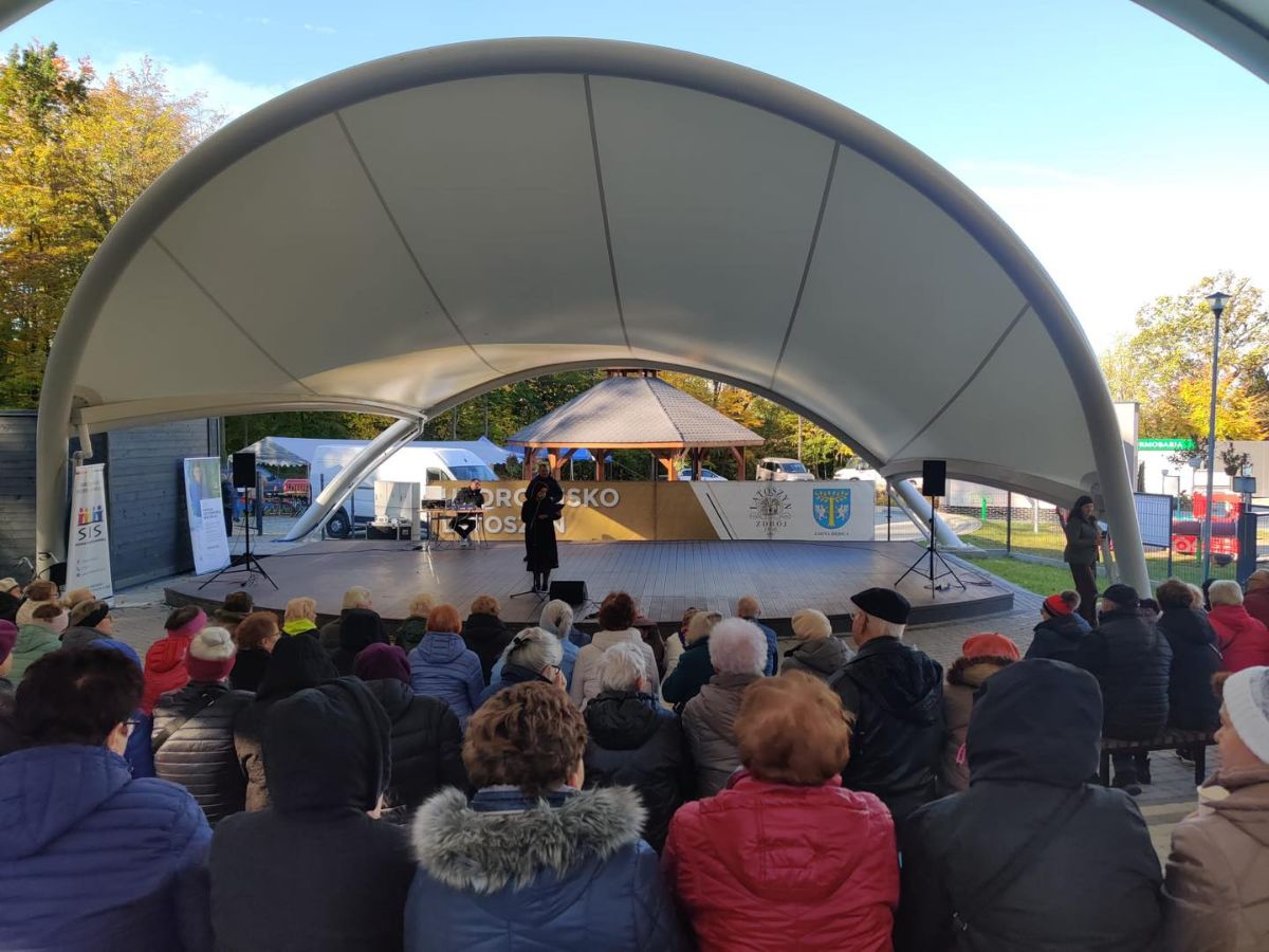 Zdjęcie: „Akcja Aktywizacja”- Seniorzy na imprezie sportowo- zdrowotnej dla osób starszych