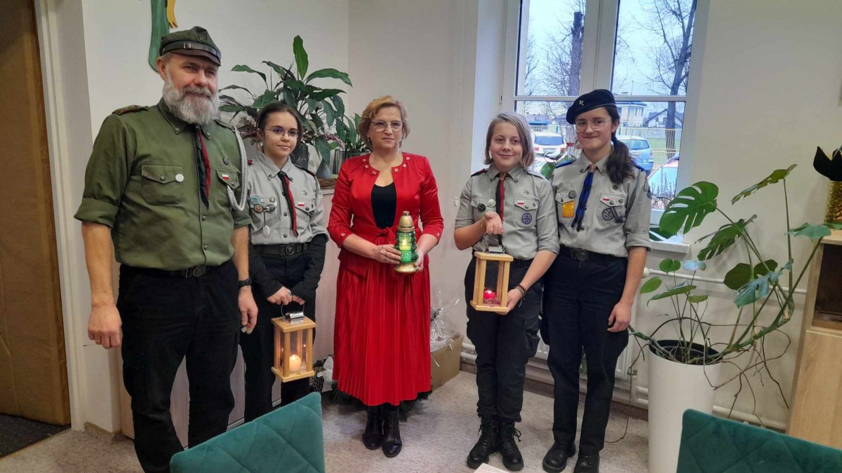 Zdjęcie: Betlejemskie Światełko Pokoju w MOPS