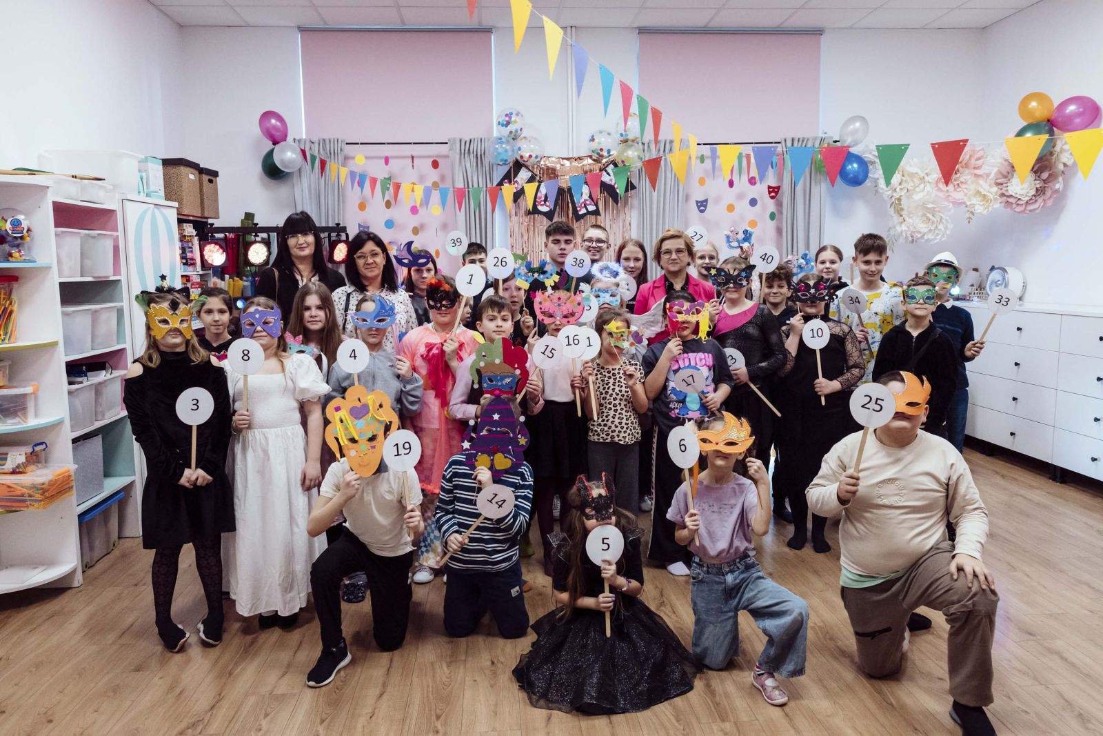 Zdjęcie: Świetlicowy Kolorowy Karnawał – Zabawa Pełna Radości i Kreatywności!